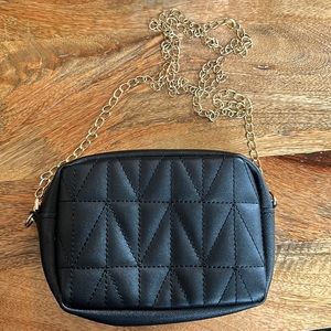 Black crossbody bag with gold chain NW